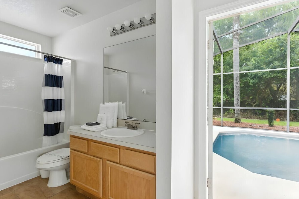 Cozy 4BR Villa w/ Priv Pool Lake Berkley Resort