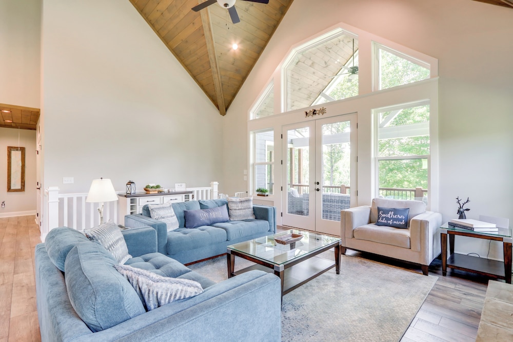Cozy Blue Ridge Cabin: Game Room & Mountain Views