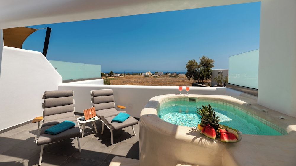 MODERN DOME HOMES OF SANTORINI