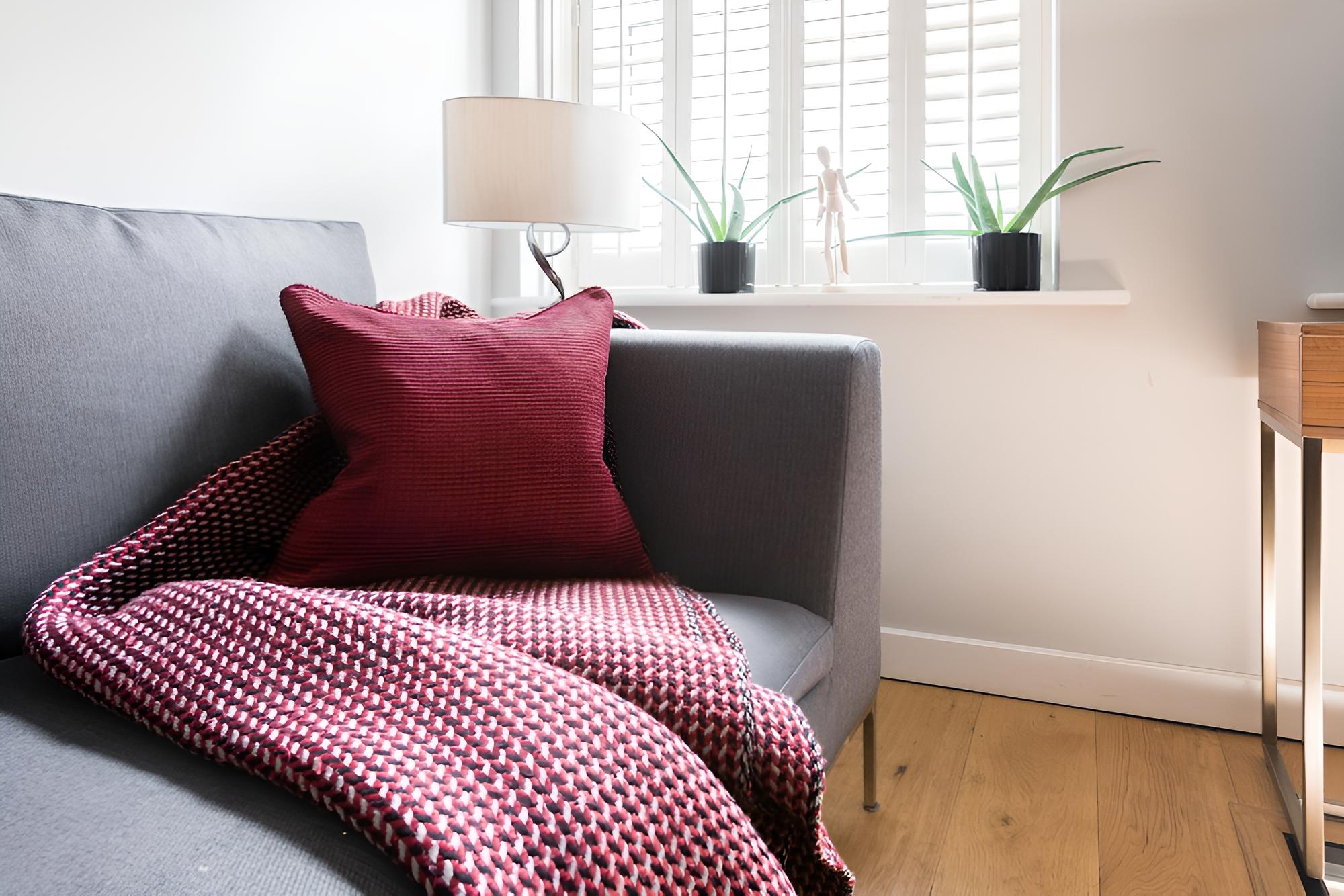 The Escalier Mews - Stunning 3BDR Mews Home Flooded with Natural Light