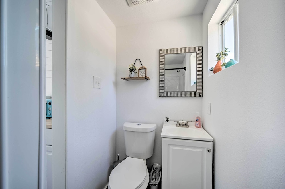 Modern Studio w/ Mtn Views & Lake On-site!