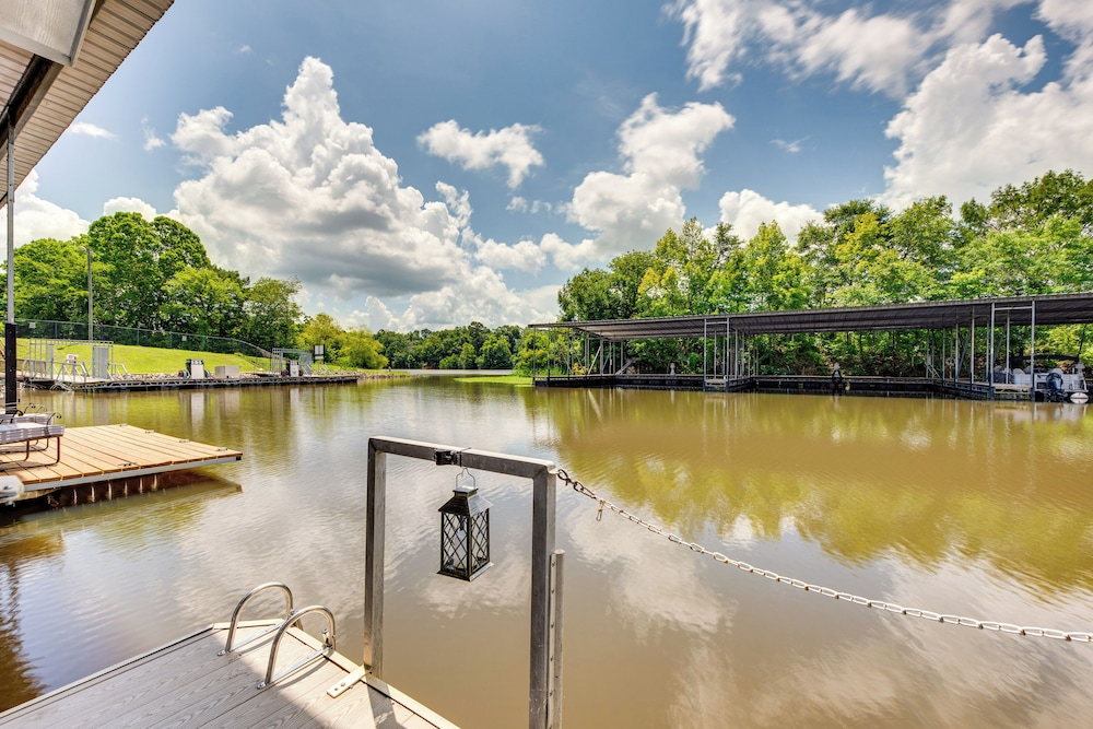 Modern Houseboat on Flint River w/ Dock!