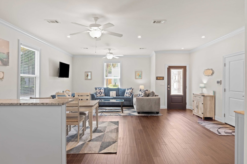 Family-friendly, Close to Beach & Game Room Windswept by Avantstay