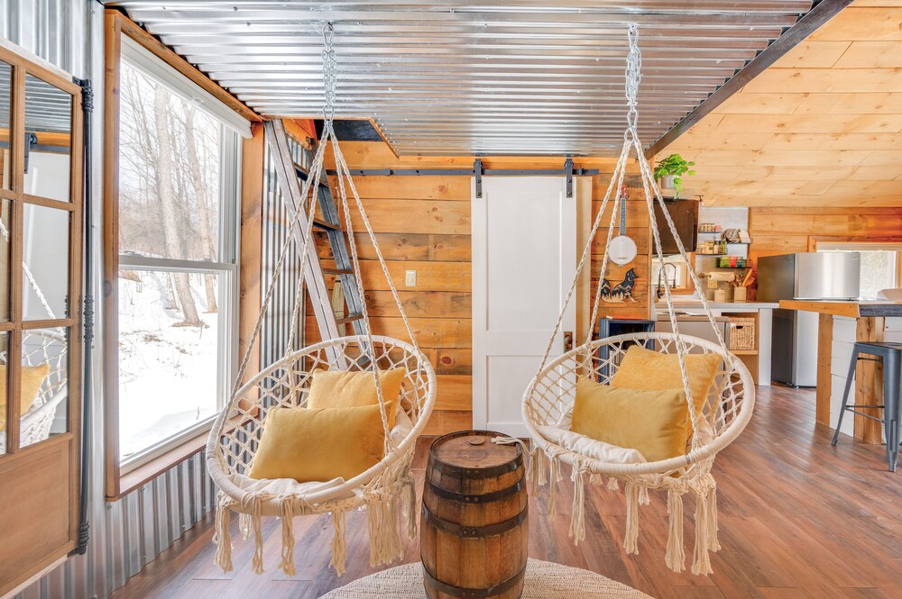 Hike, Fish & Boat: Waterfront Cabin in Ryegate!
