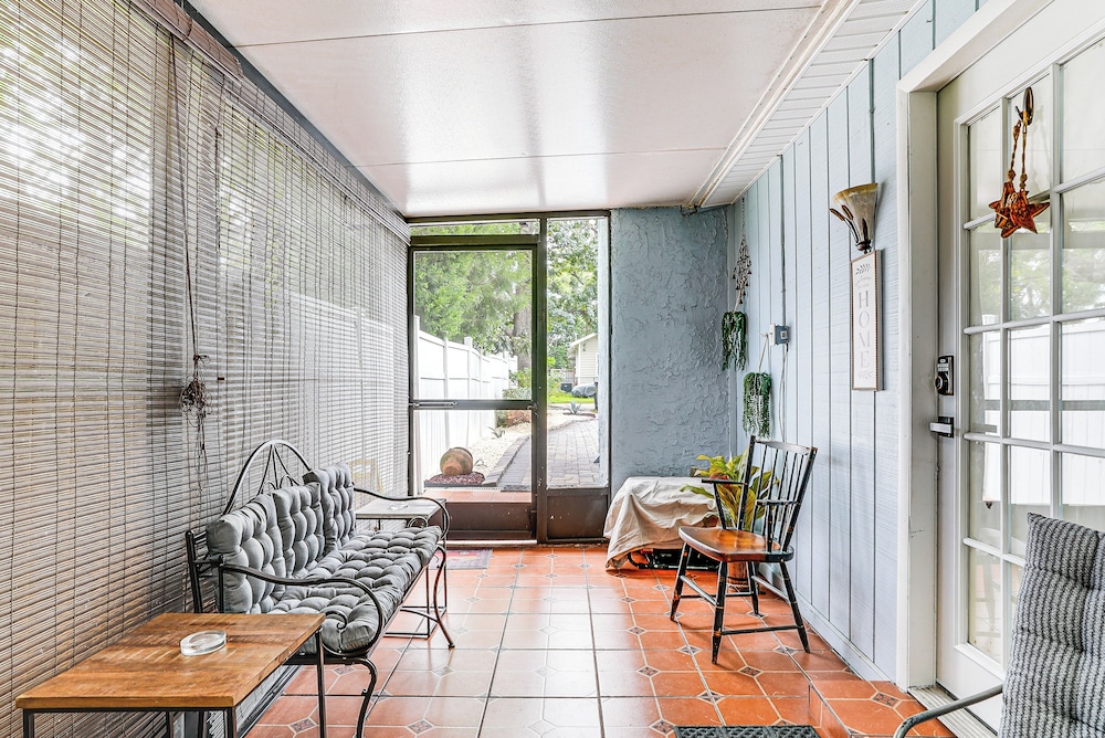 Screened Porch: Tampa Studio 4 Mi to Busch Gardens