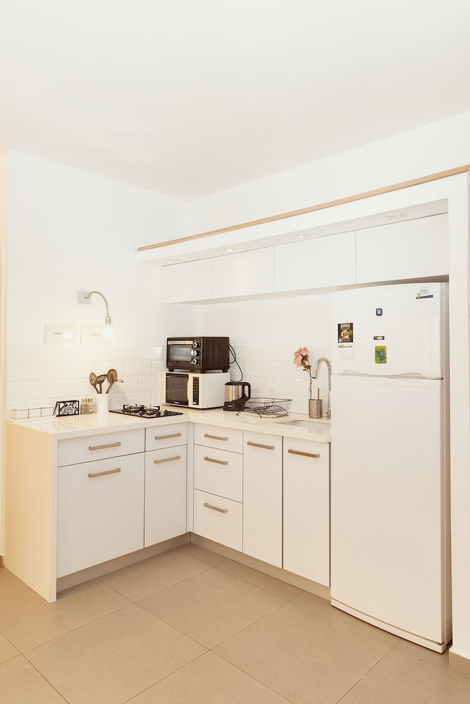 2Rooms Perfect Location 1Min to Beach
