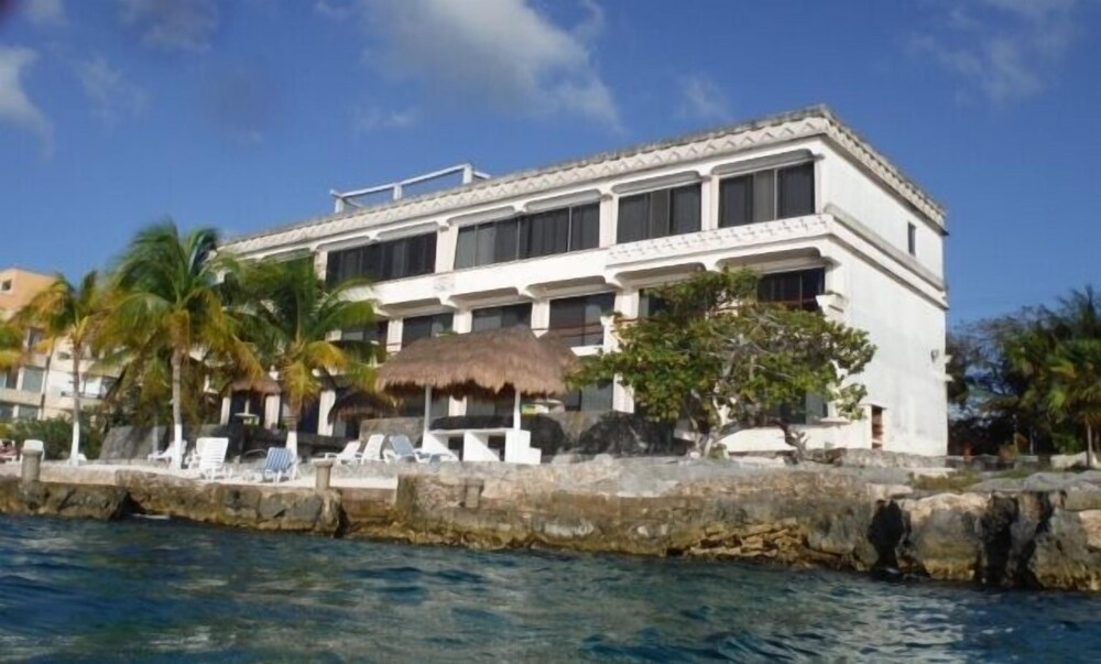 Hotel Condumel Condominiums - Image 1