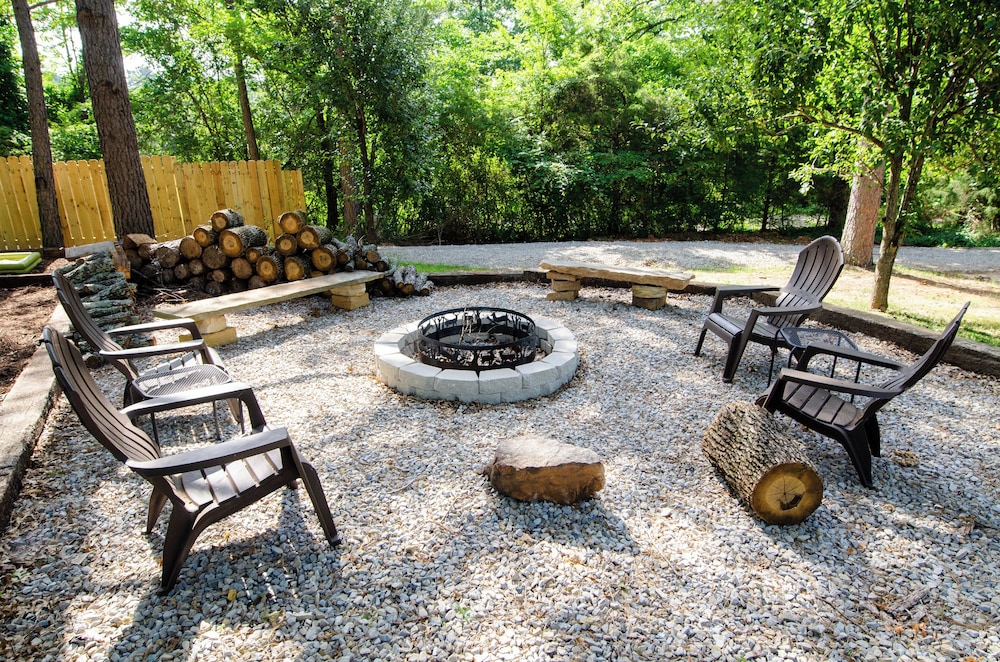 Whispering Woods Cabins & Grill