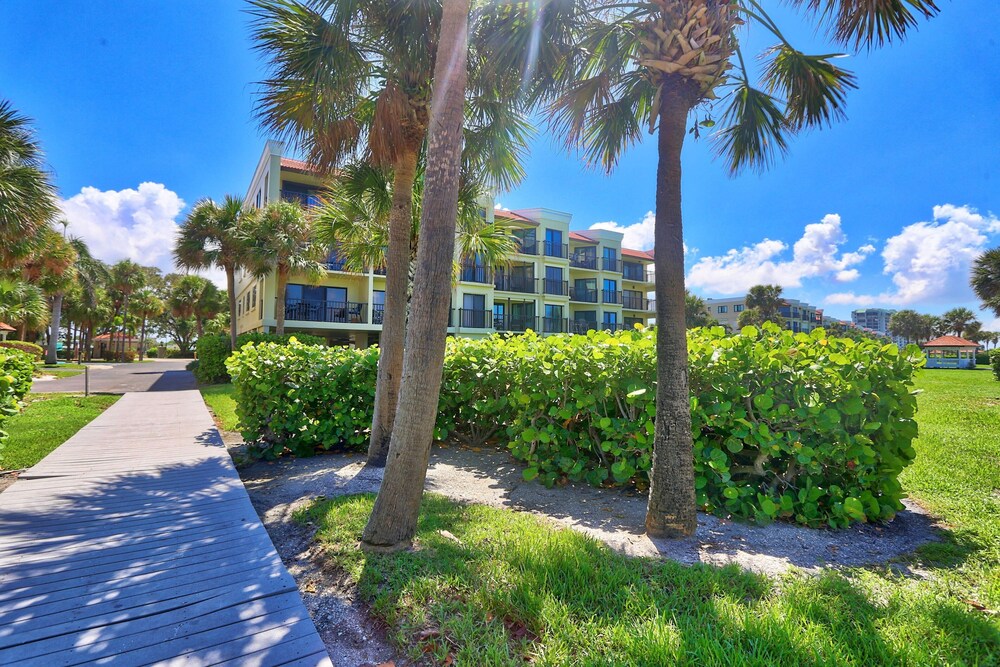 Land's End 1-306 Bay Front- Premier