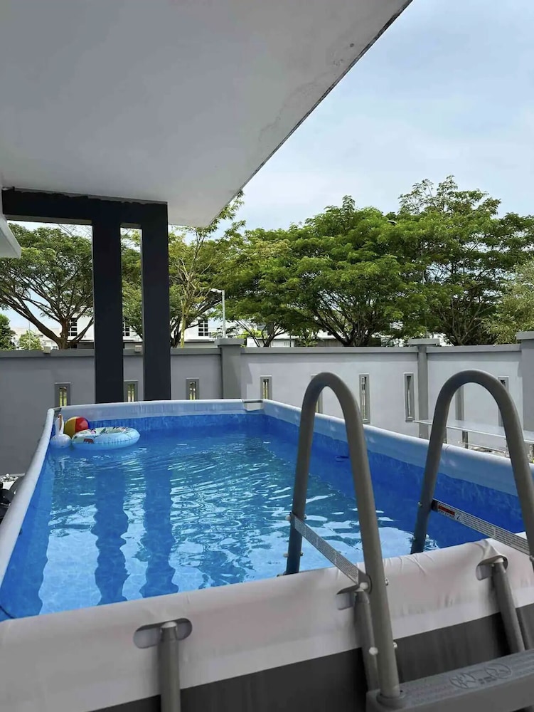 Lux Desaru Villa