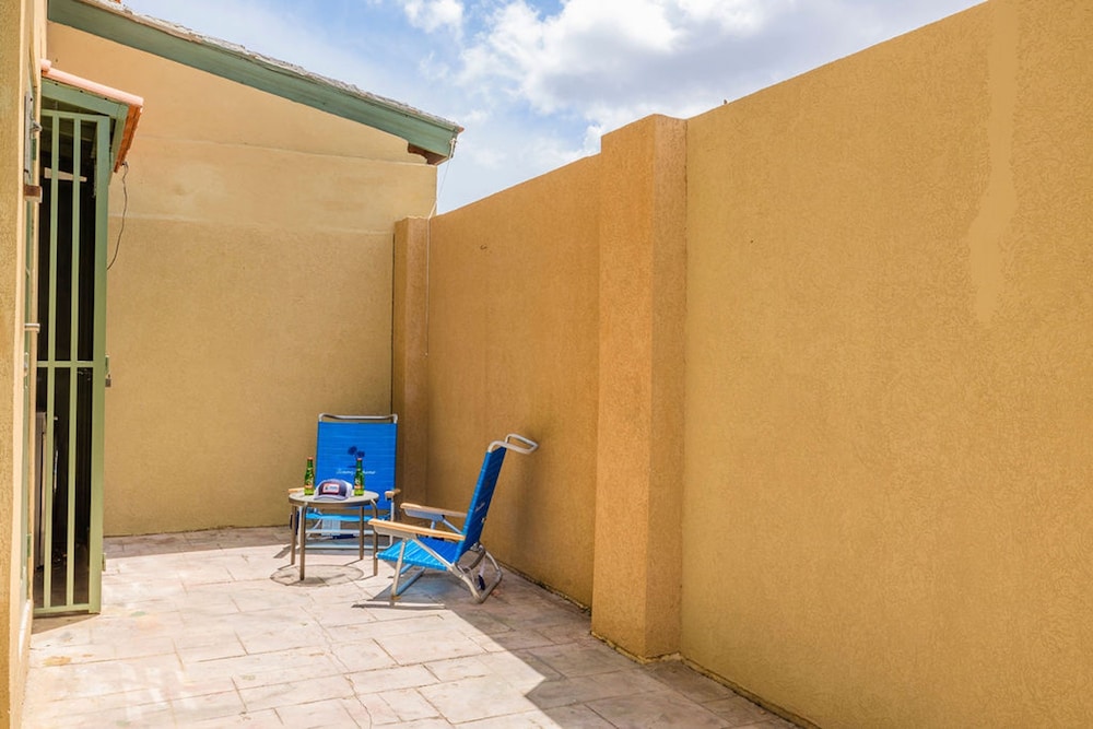 3BR Town Home in Gated Community Palm Beach