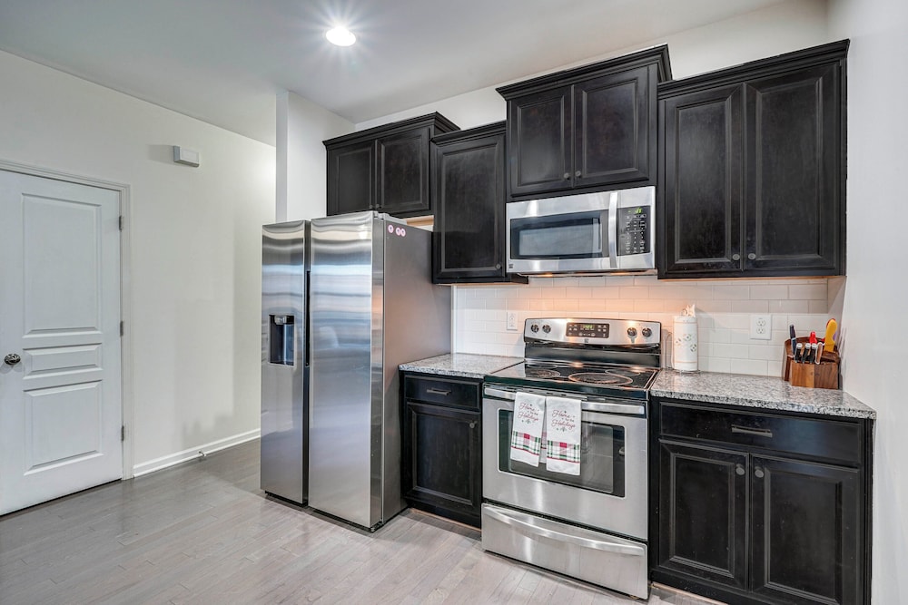 2 Mi to Downtown Durham: Family Home w/ Yard!