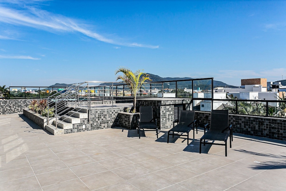 New Studio Well Located 750m From the Beach Sti209