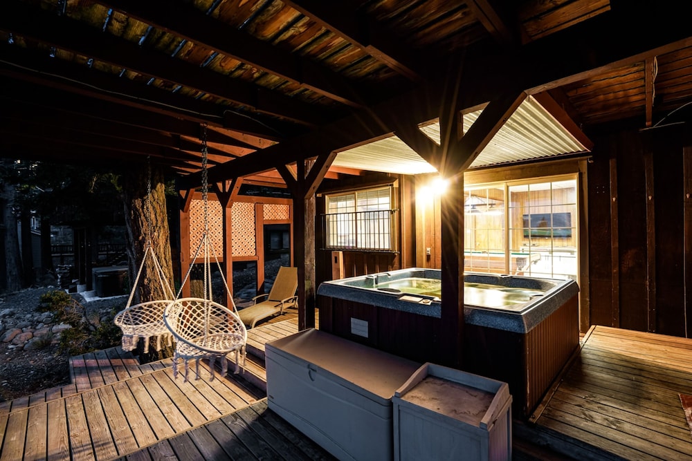 Horizon by Avantstay Stunning A-frame Cabin w Hot Tub Billiards Lake Views