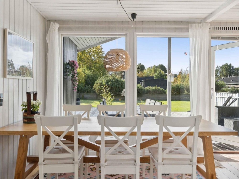 5 Star Holiday Home in Dronningmolle