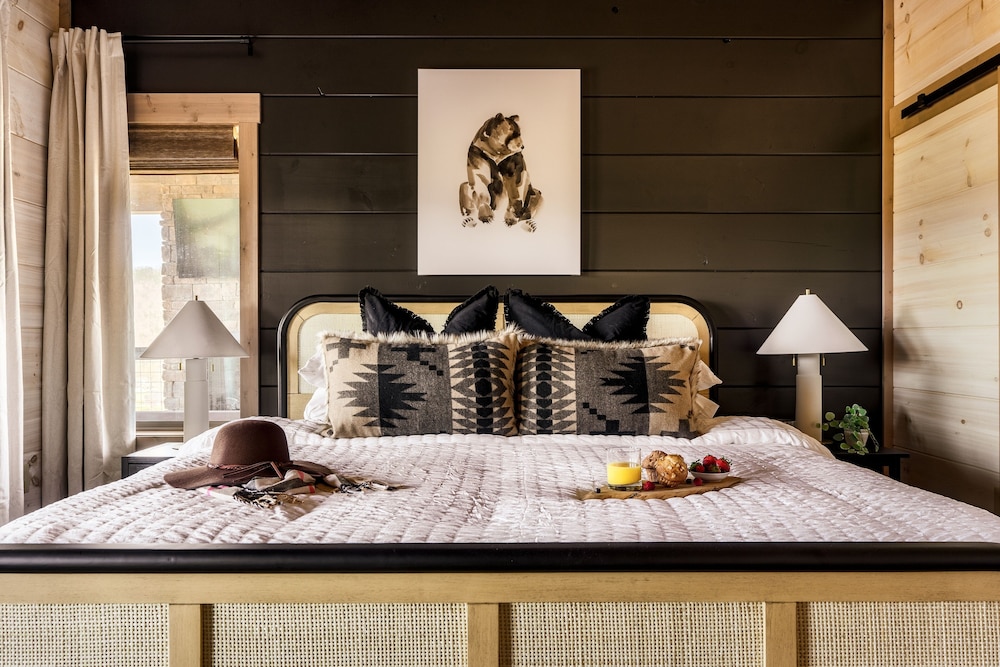 The Luxe 4 Bedroom Cabin