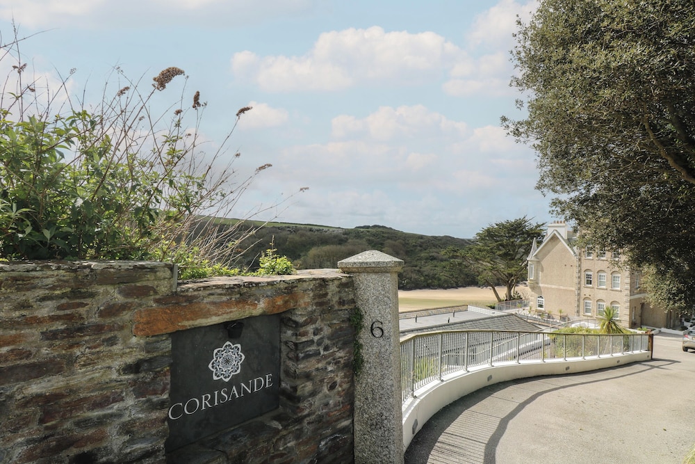 The Tower, 5 Corisande Manor