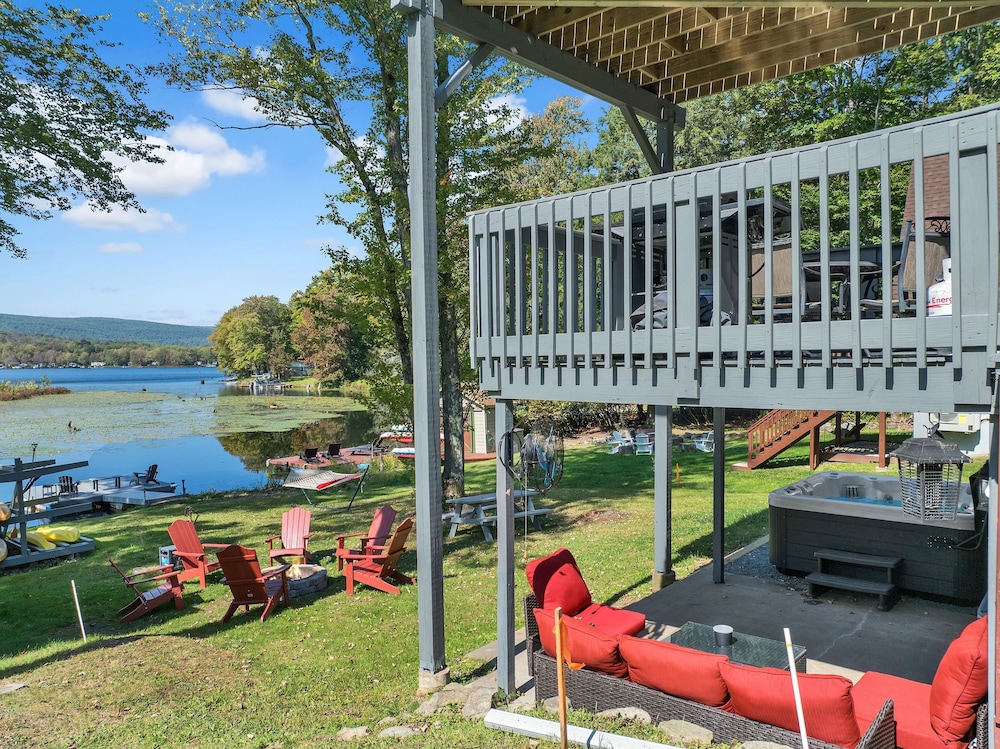 Lakefront Lodge Hot Tub Dock Kayaks