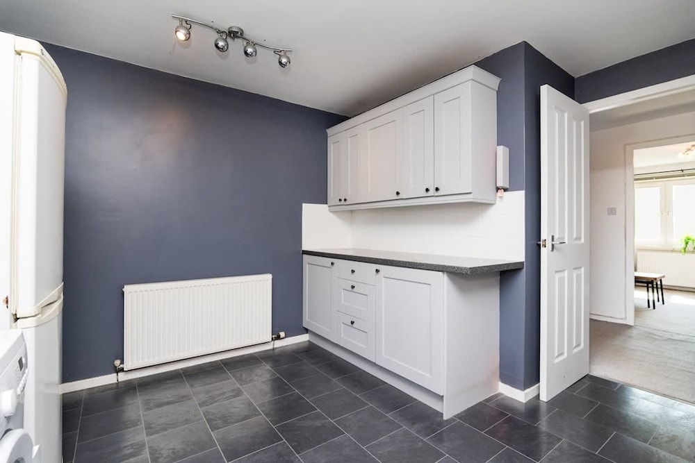 2 Bedroom Flat - Free Parking