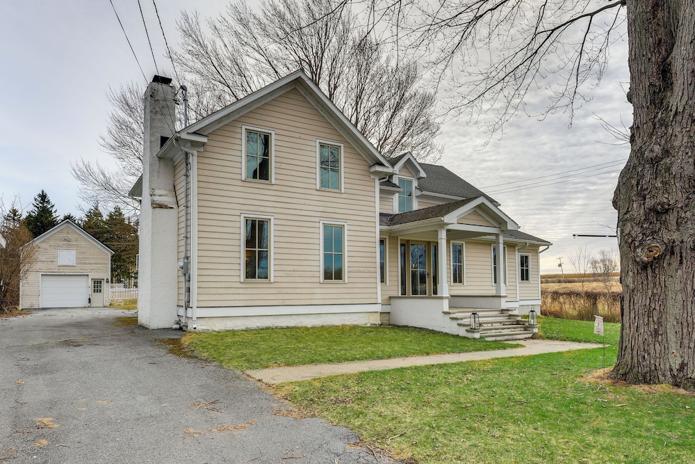 3 Blocks to Lake Ontario: Getaway in Cape Vincent!