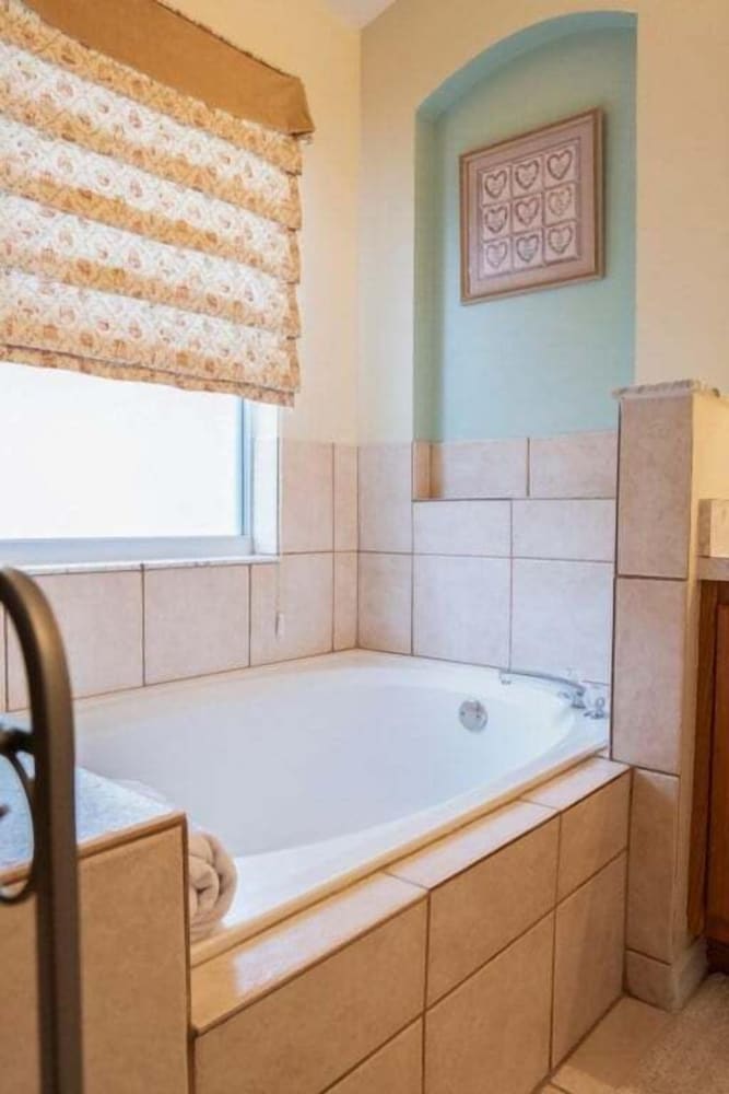 Super Mario Hideaway - Pool, Spa, Game Room Fun! 4 Bedroom Villa