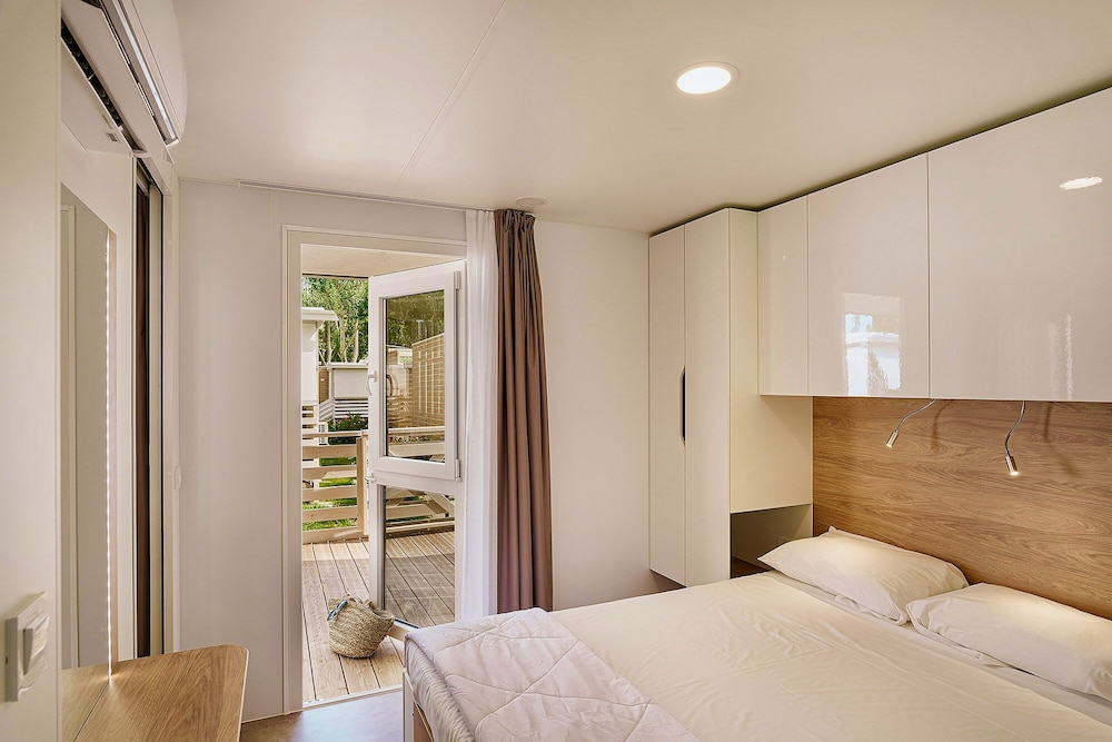 Isamar Holiday Village