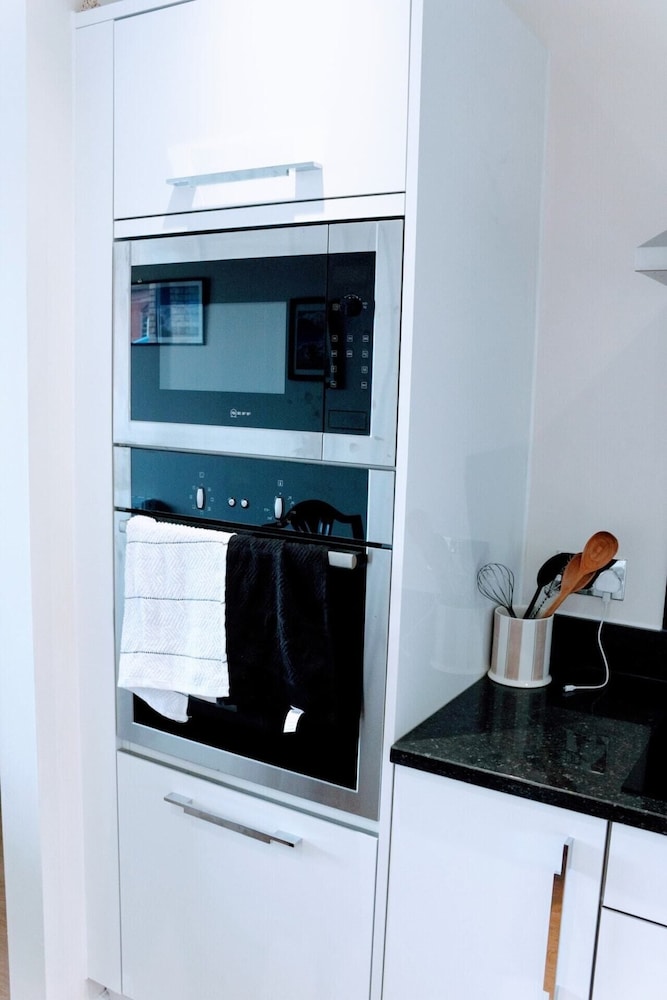 Modern Apartment in Edinburgh
