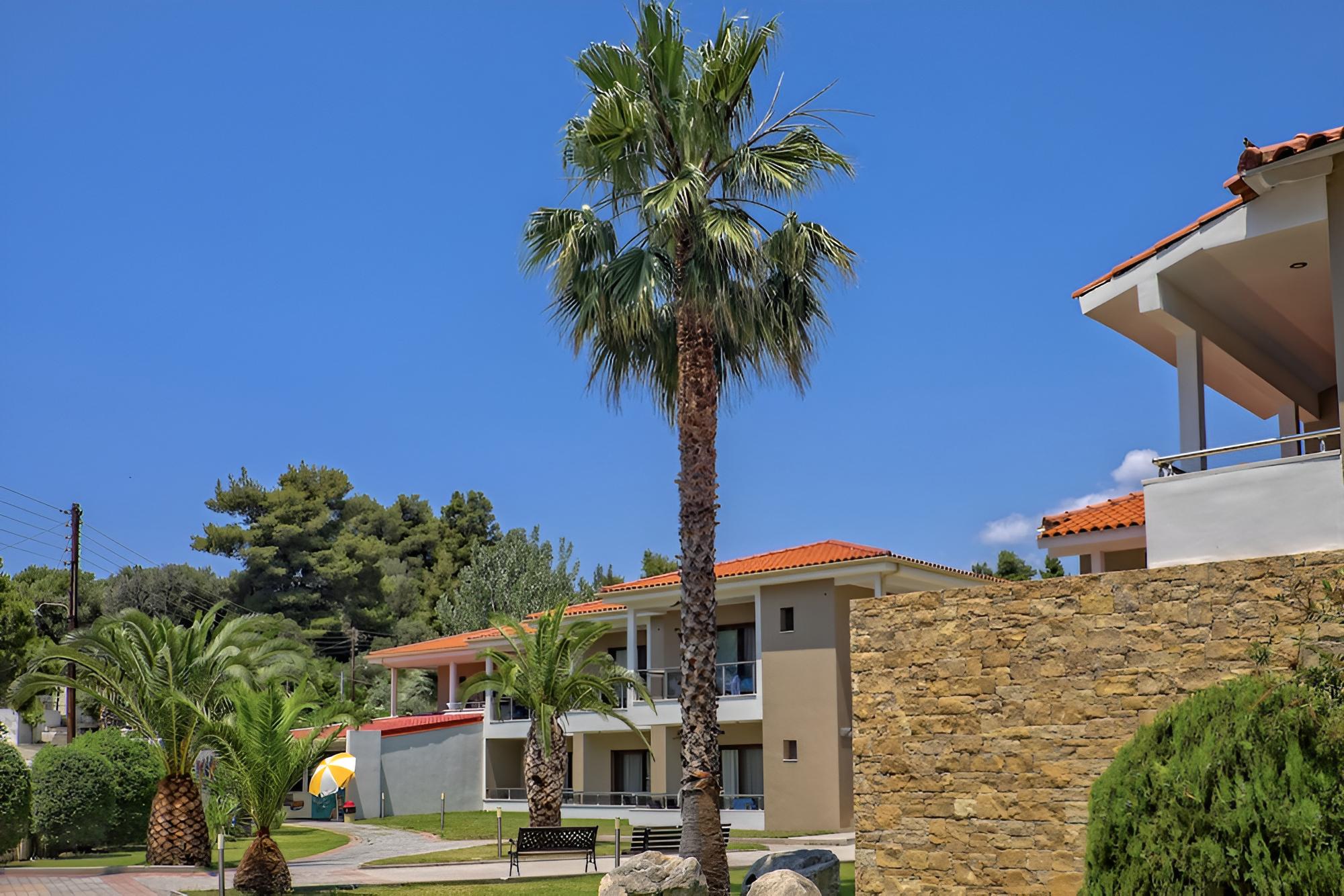 Lagomandra Beach Hotel