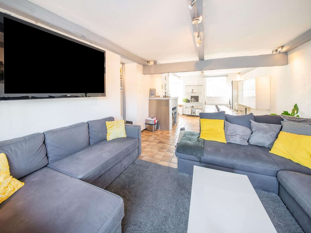 Cozy Holiday Home in La Reid With a Whirlpool