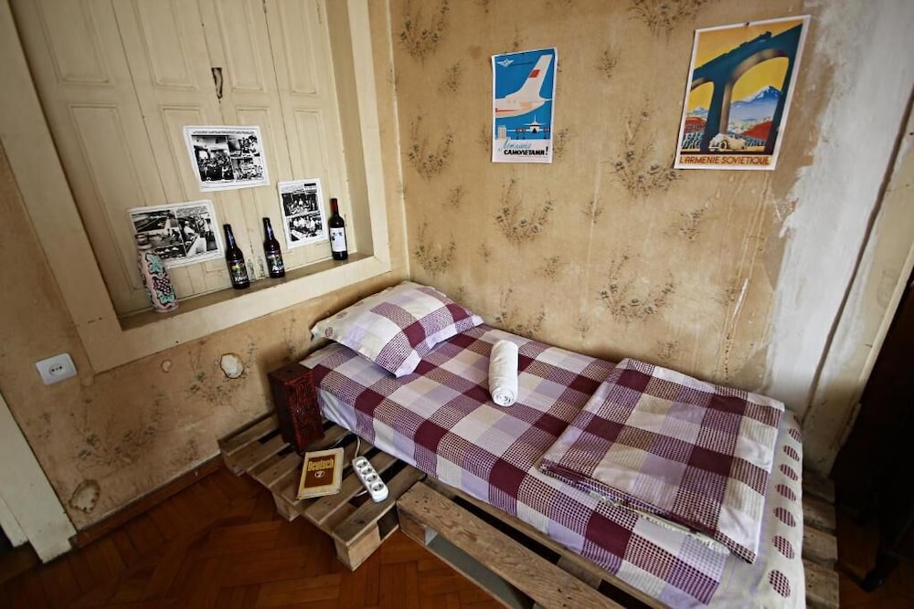 Dingo Backpackers Hostel view 4