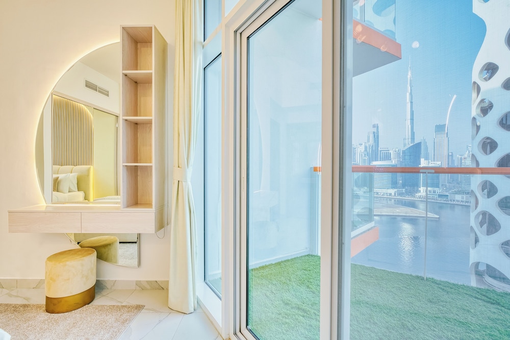 PVH - Canal Frontage 1BR - Millennium