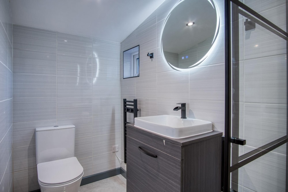 Cedars Lodge - Hot Tub - Penally - Tenby