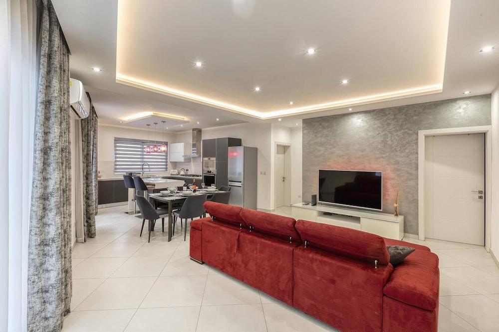 Luxury 3 BR Apt in Gzira Near Sliema - Stjulians