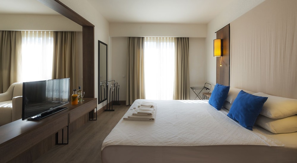 Liv Otel By Bellazure - Image 33