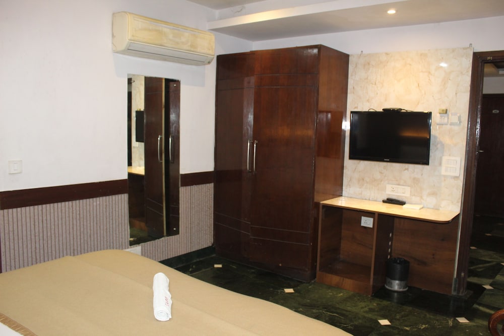 Flourish Inn Saket opposite Max Hospital