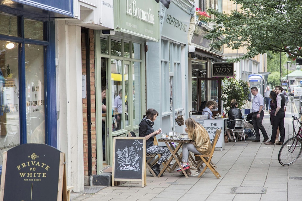 Lambs Conduit Street by Onefinestay