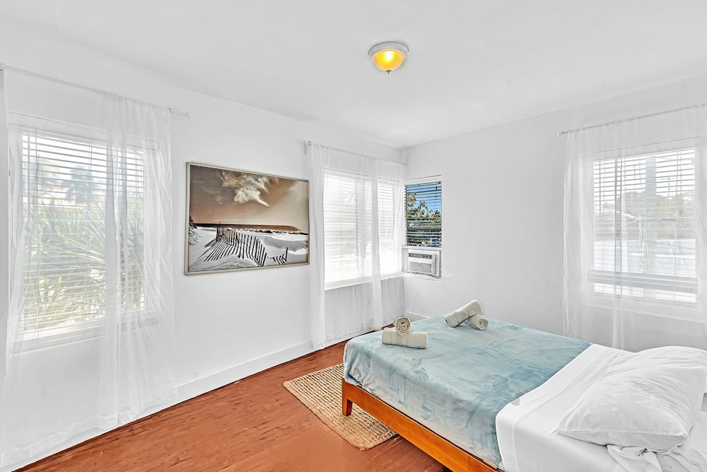 Garden Suite 3-hosted by Sweetstay view 3