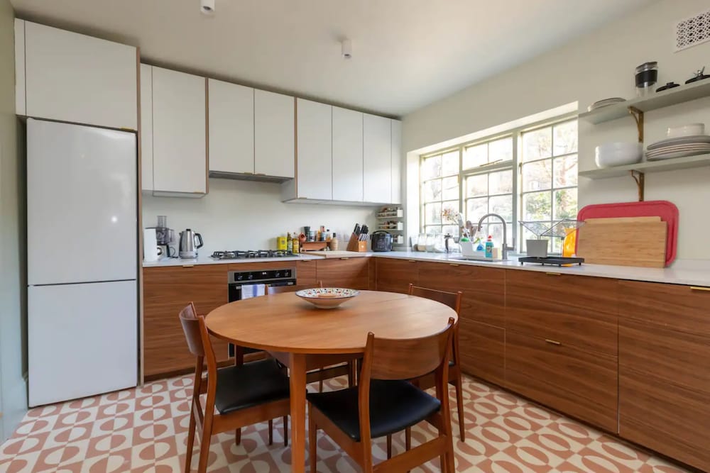 Spacious and Bright 2 Bedroom Flat in Kentish Town