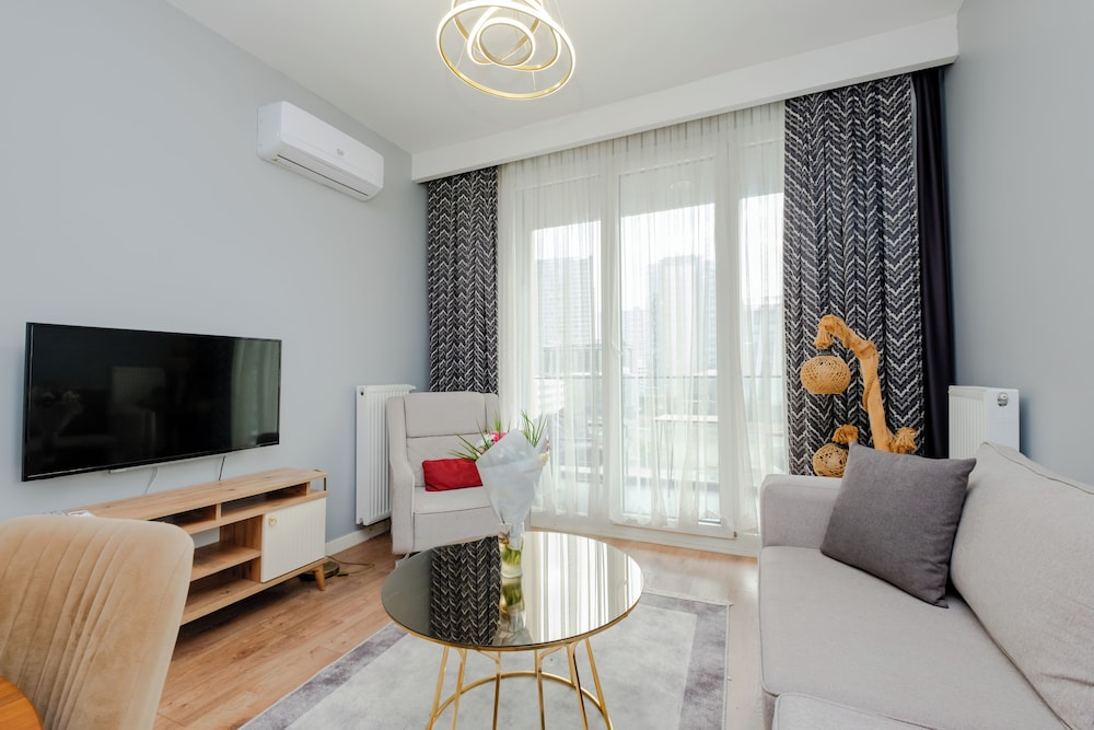 LUX RESIDENCE 2 ROOMS 1 SALOON