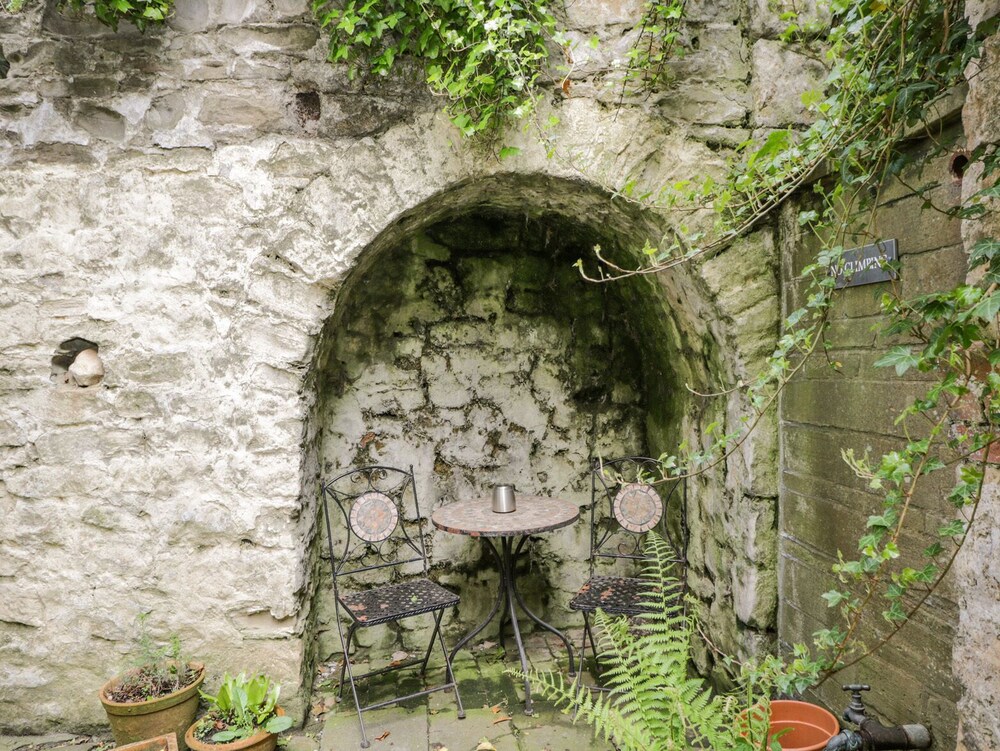 Viaduct House