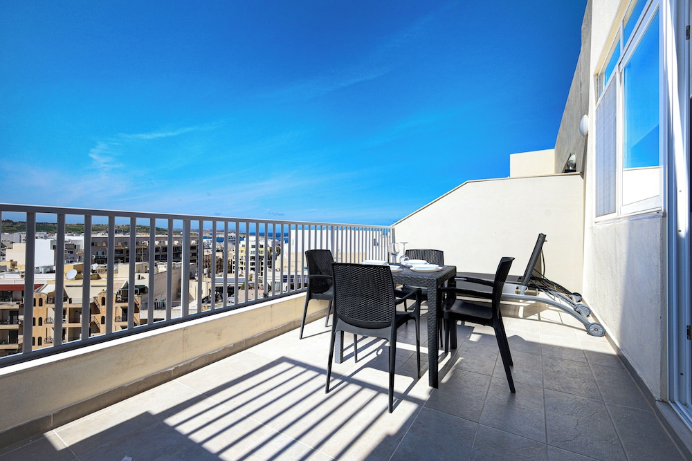 Serene 2BR Penthouse - Sea View Terrace