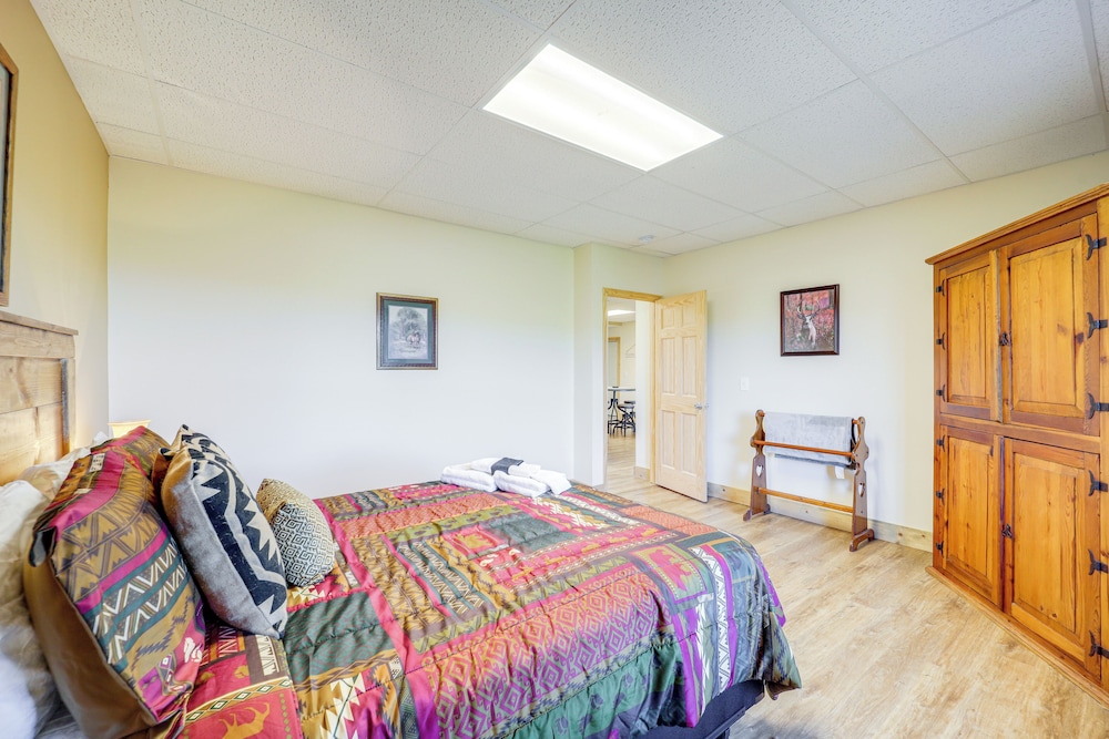 Mountain-view Deck: Group Getaway in Fleetwood