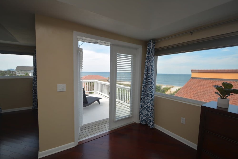 Just Beachy A Luxury Retreat Sleeps 12 3 Levels With Elevator- Perfect for 1-3 Families