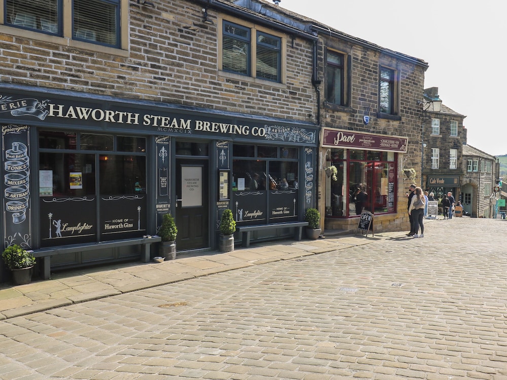 The Snug on the Cobbles