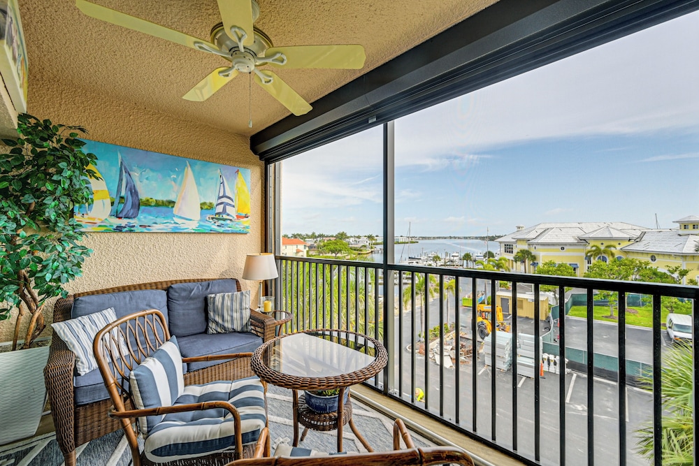 Steps to Naples Bay & Tin City: Condo w/ Pool!