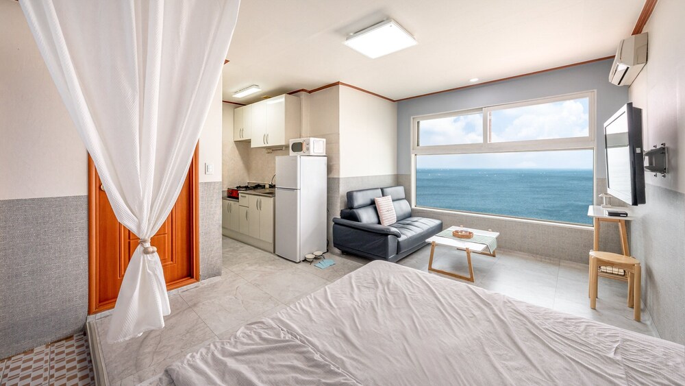 Goseong Napoli House Pension