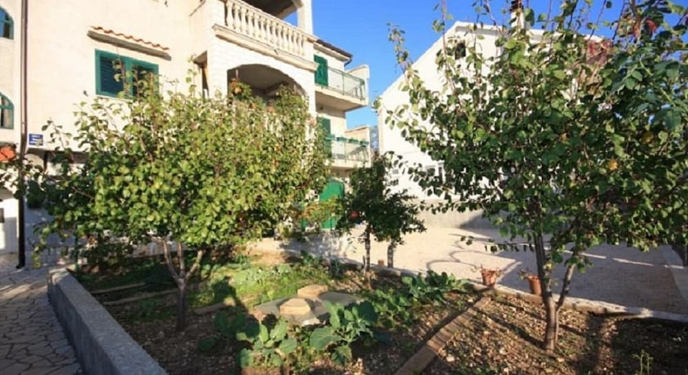 Per - Comfortable Family Apartments - A1 view 2