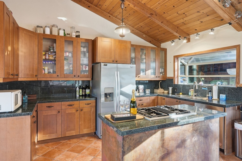 Peaceful Retreat With Panoramic Views 3 Bedroom Home