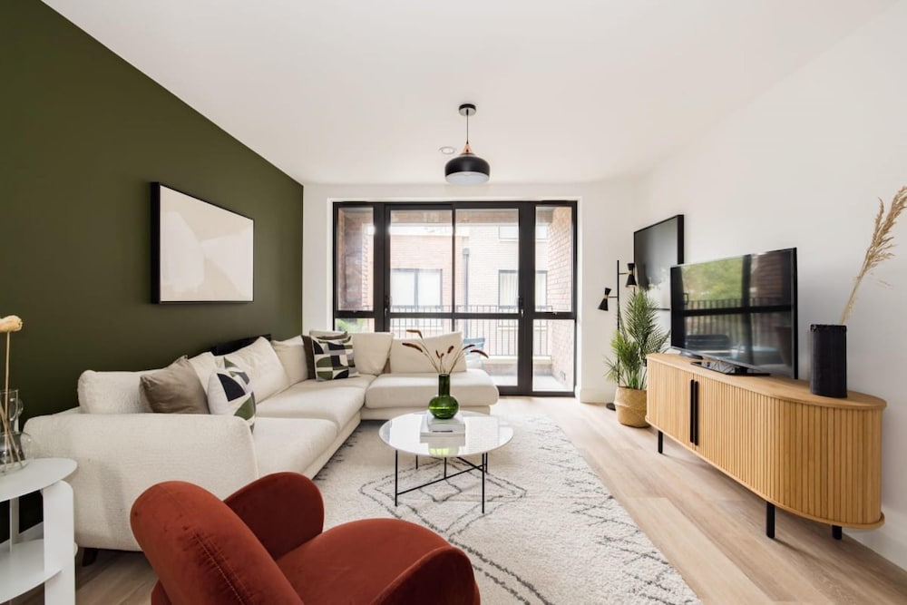 The Wembley Hideout - Stylish 2bdr Flat With Balcony view 5