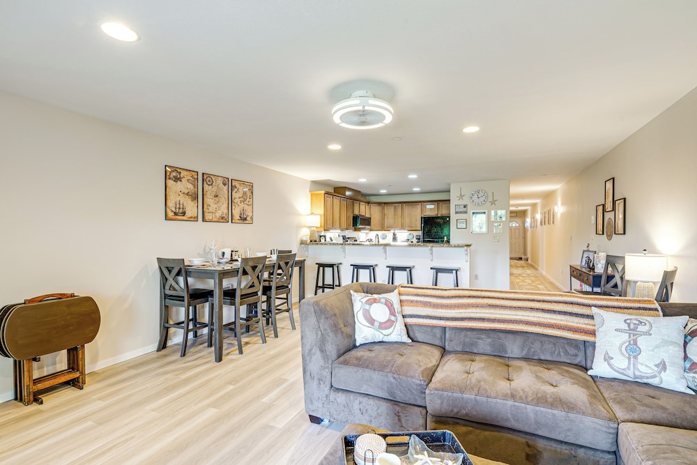 23-mile Canal On-site: Condo in Ocean Shores!